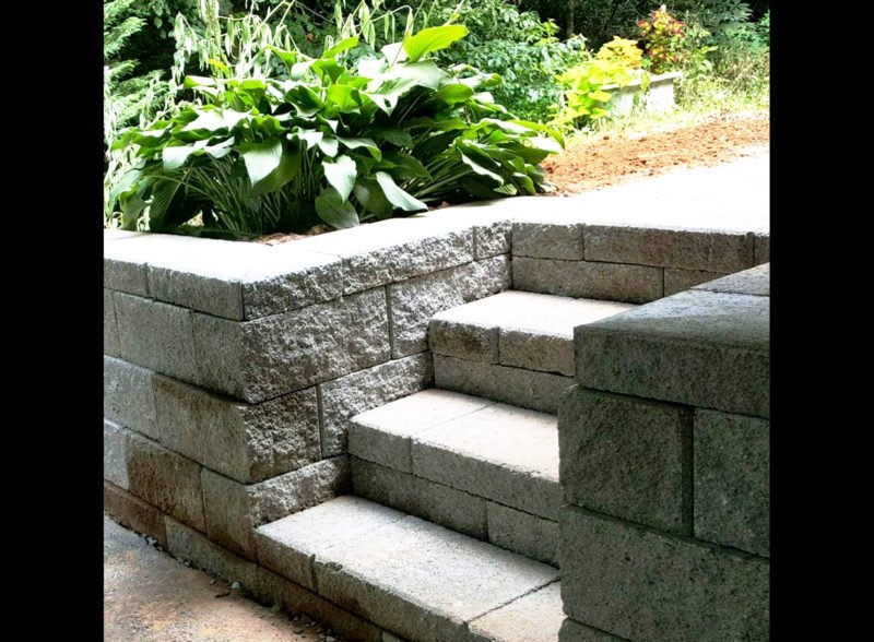 retaining wall with steps